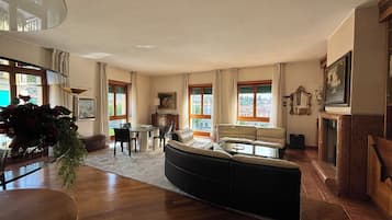 Apartment, 2 Bathrooms (Parking Fee  - Via Nizza 6) | Interior