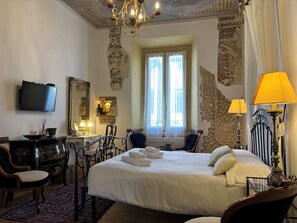 Departamento, cocineta (Anastasia House,Via Massalongo 5) | Espacio para trabajar con laptop, wifi gratis y ropa de cama 