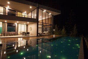 Outdoor pool, an infinity pool - Ramboda Villa (Kothmale)
