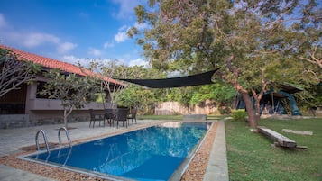 Outdoor pool, sun loungers