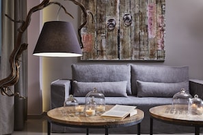 Flat-screen TV - The Gardens Gallery Hotel (Xylokastro-Evrostina)