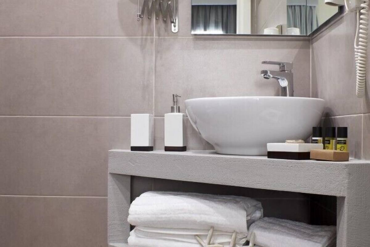 shower, free toiletries, hair dryer, bathrobes