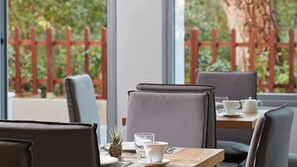 包含每日自助早餐