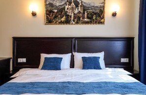 Superior-værelse med dobbeltseng eller 2 enkeltsenge | Minibar, pengeskab på værelset, skrivebord, ekstra senge (tillægsgebyr)