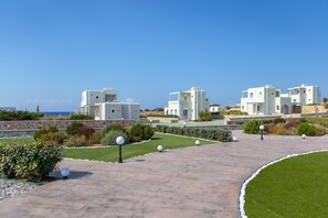 Property grounds - Sun and Moon Villas (Naxos)
