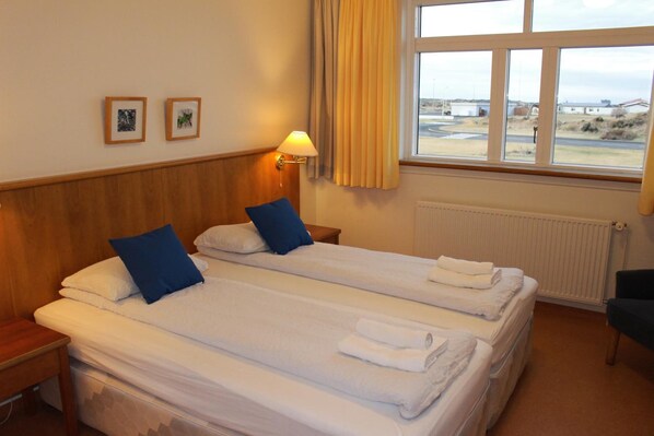 Bureau, chambres insonorisées, draps fournis