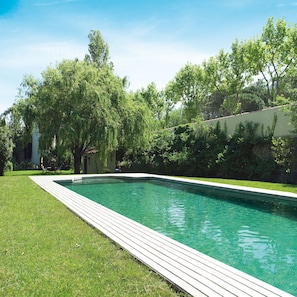 Kolam renang terbuka