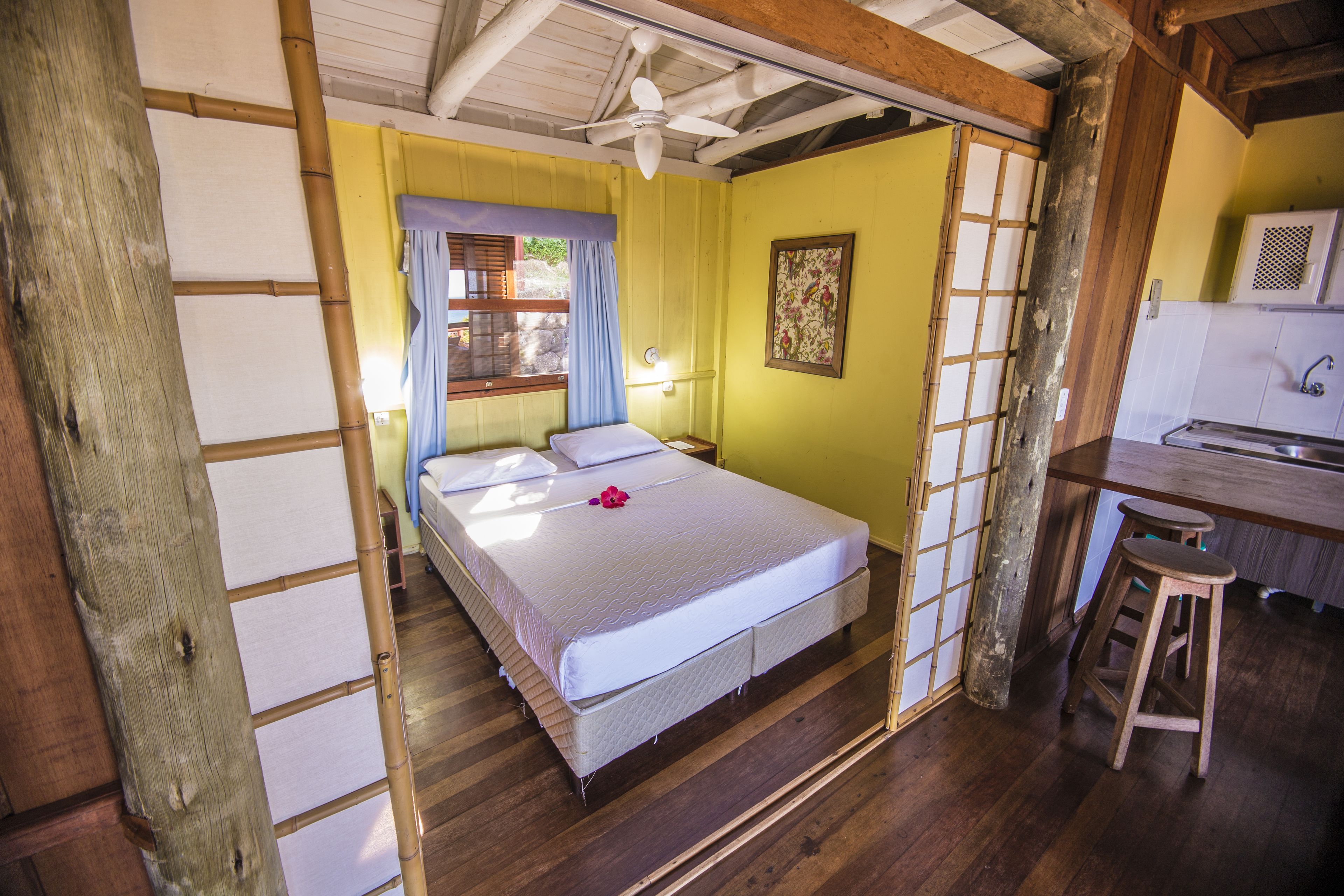 studio (hibiscus) | in-room safe, rollaway beds, free wifi, bed sheets