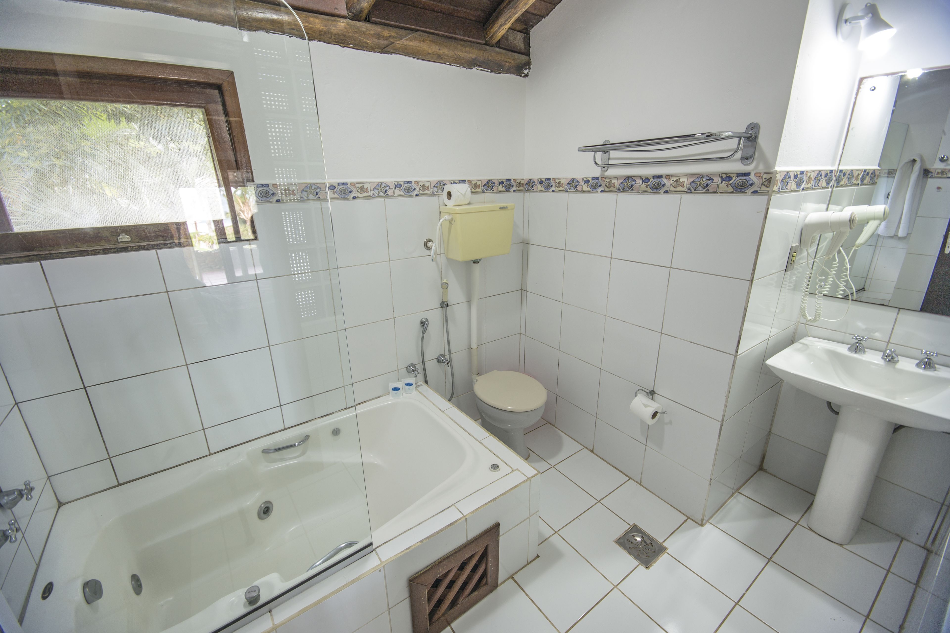 studio (bromélia) | jetted bathtub