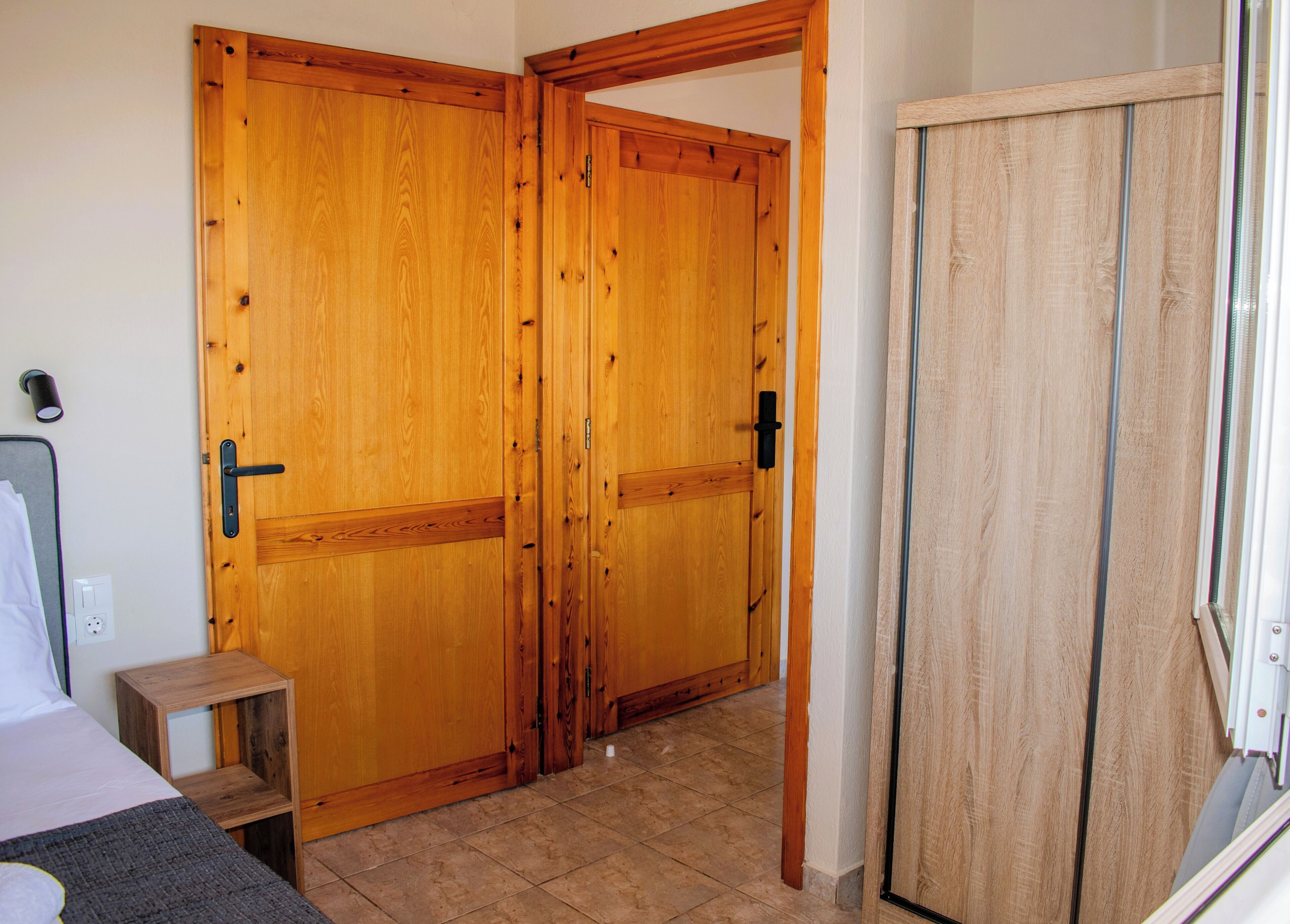 ซูพีเรียอพาร์ทเมนท์, 1 ห้องนอน, ห้องครัวขนาดเล็ก, วิวทะเล | เครื่องนอนระดับพรีเมียม, ห้องเก็บเสียง, เตารีด/โต๊ะรีดผ้า, Wi-Fi ฟรี