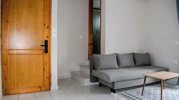 Apartemen, dapur kecil, pemandangan laut | Area keluarga | TV LED