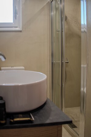 Deluxe Double Room, Kitchenette, Garden View | Bathroom | Shower, rainfall showerhead, free toiletries, hair dryer