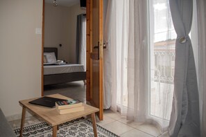 Apartment, Balcony, Courtyard View | Living area