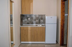 Habitación Deluxe doble, cocina básica, vistas a la montaña | Cocina privada | Frigorífico