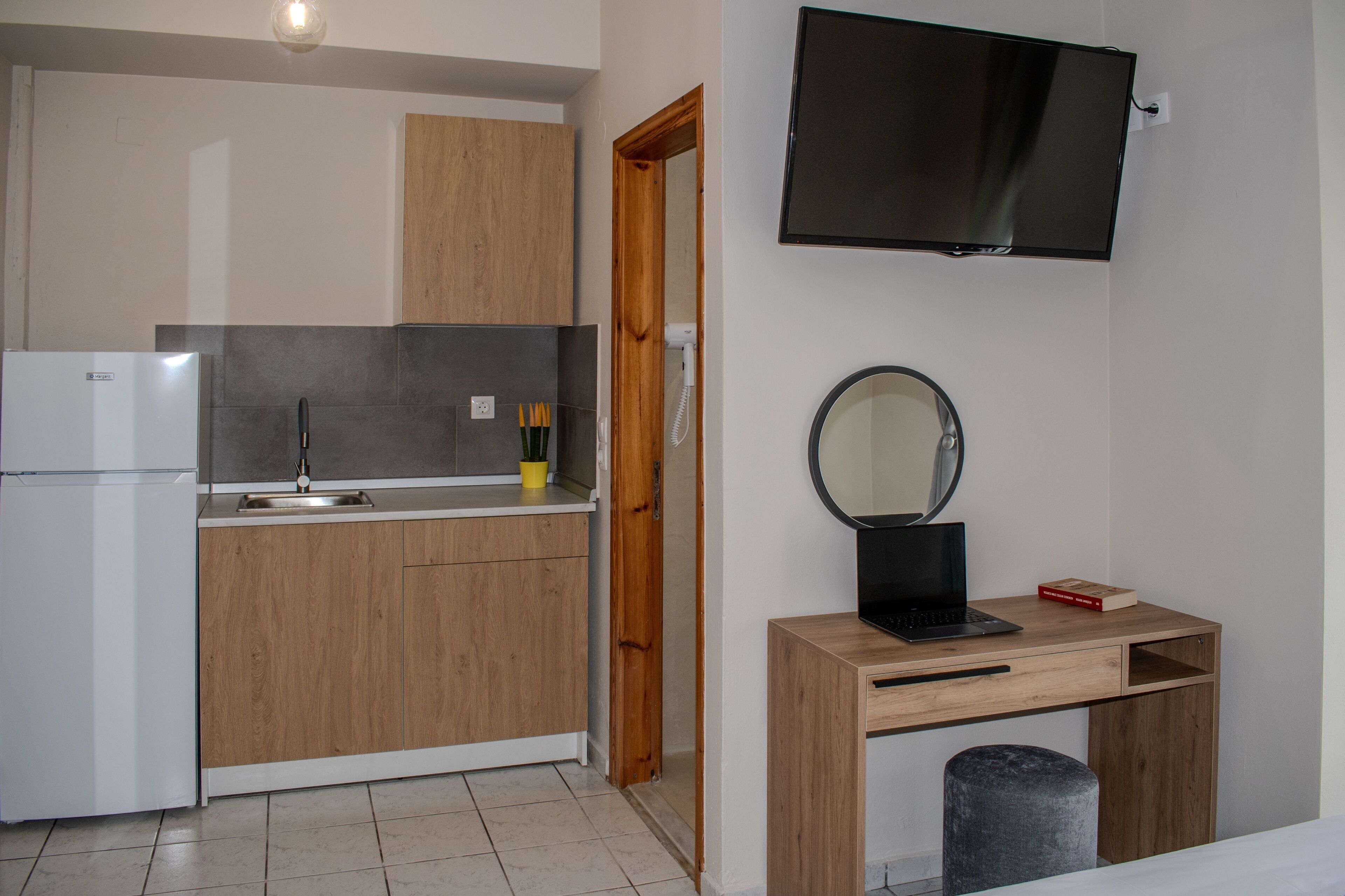 Kamar Double Deluks, dapur kecil, pemandangan kebun | Dapur pribadi | Lemari es