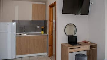 Kamar Double Deluks, dapur kecil, pemandangan kebun | Dapur pribadi | Lemari es