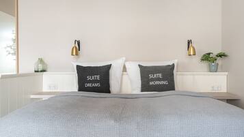 1 bedroom, desk, free WiFi, bed sheets