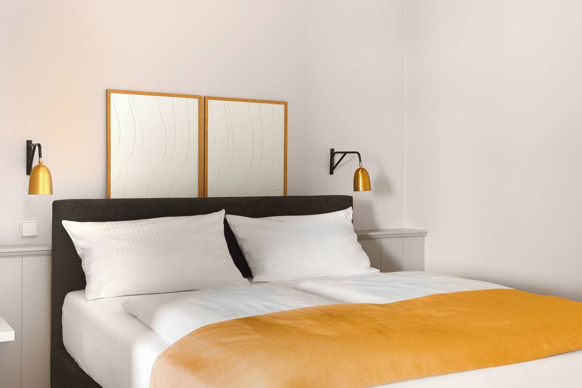 Comfort Suite with Sofa Bed and Balcony | Escritorio, wifi gratis, decoración individual y mobiliario individual