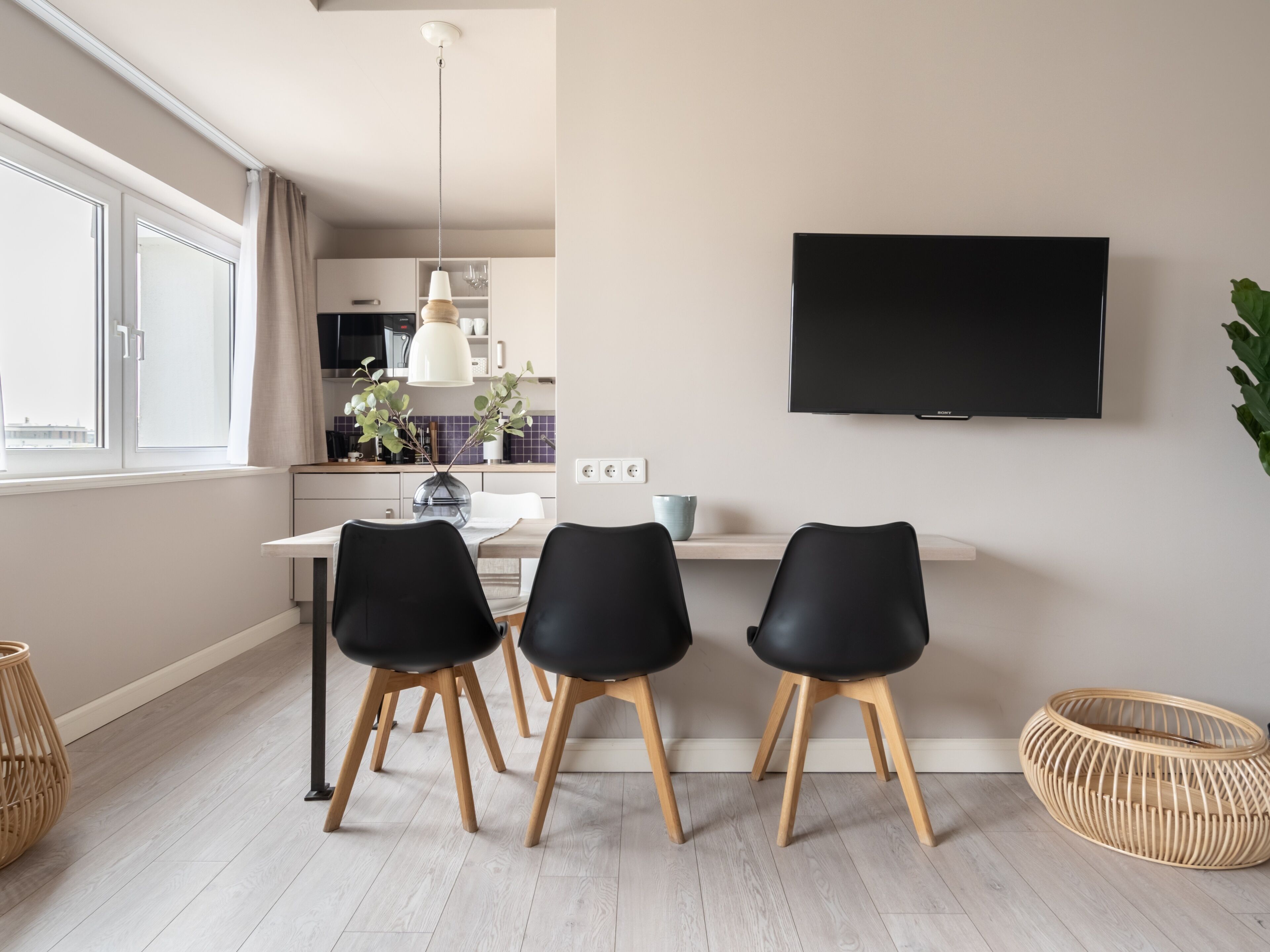 Suite estándar | Área de sala de estar | Televisión de pantalla plana 