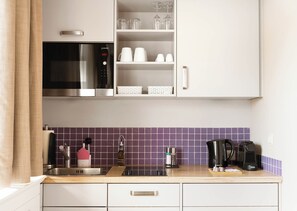 Suite superior | Cocina privada | Cafetera o tetera, frigorífico, microondas y placa de cocina