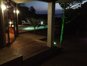 حمّام سباحة خارجي، مقاعد للتشمس