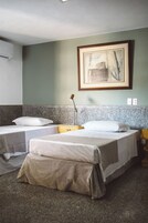 Quarto duplo | Frigobar, escrivaninha, espaço de trabalho para notebook