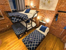 Family Studio #53 | Espaço de trabalho para notebook, ferros/tábuas de passar roupa