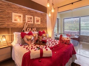 Suite (Master) | Desk, blackout drapes, soundproofing, free WiFi - Natribu's Pousada (Imbituba)