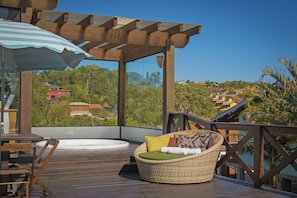 Bar en bord de piscine