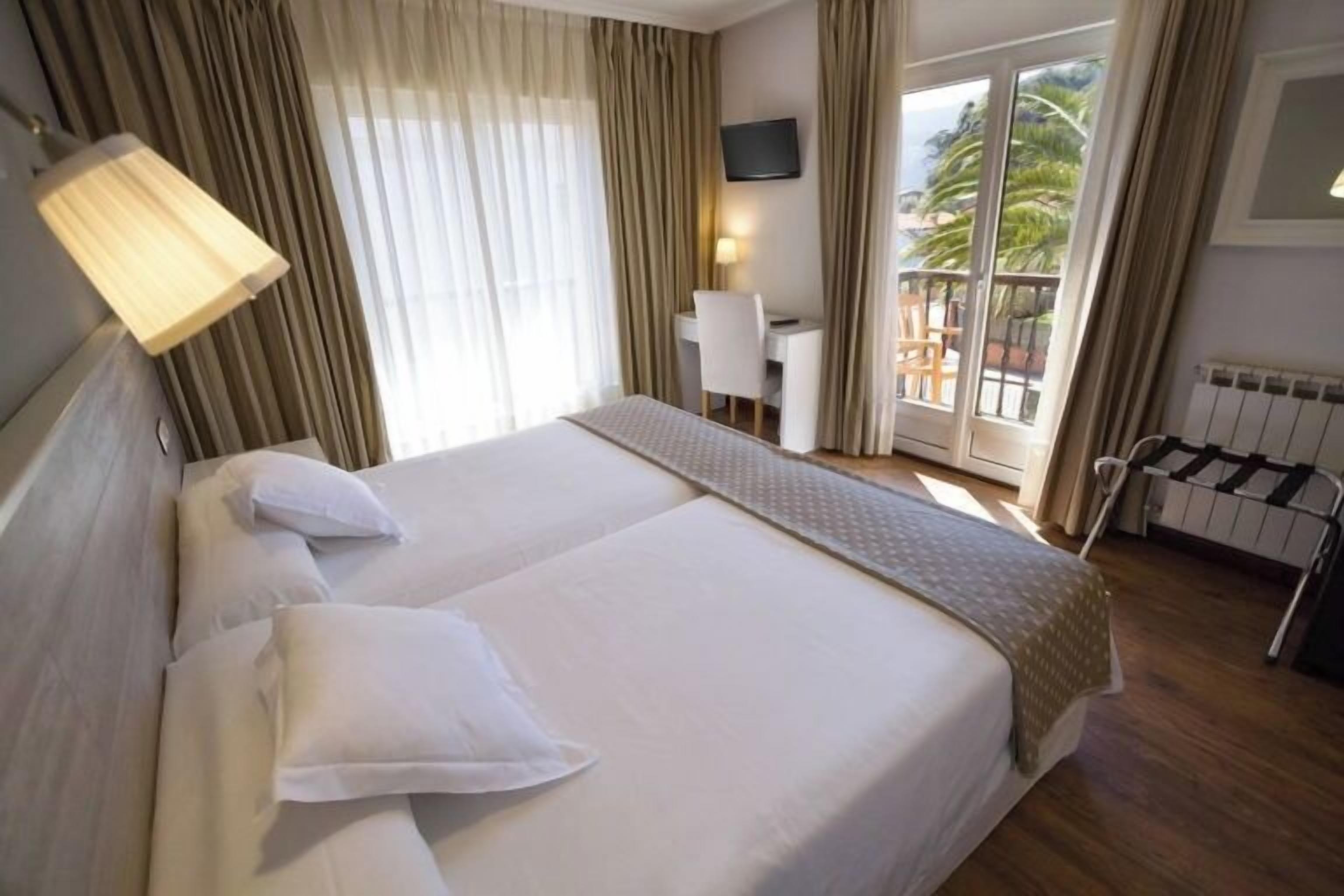 高级房 | 高档床上用品、迷你吧、客房内保险箱、办公桌