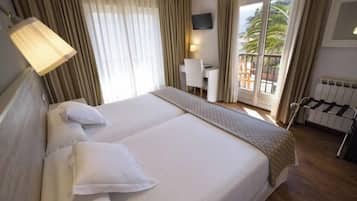 Phòng Superior, ban công, quang cảnh vườn (Views) | Bộ đồ giường cao cấp, minibar, két bảo mật tại phòng, bàn