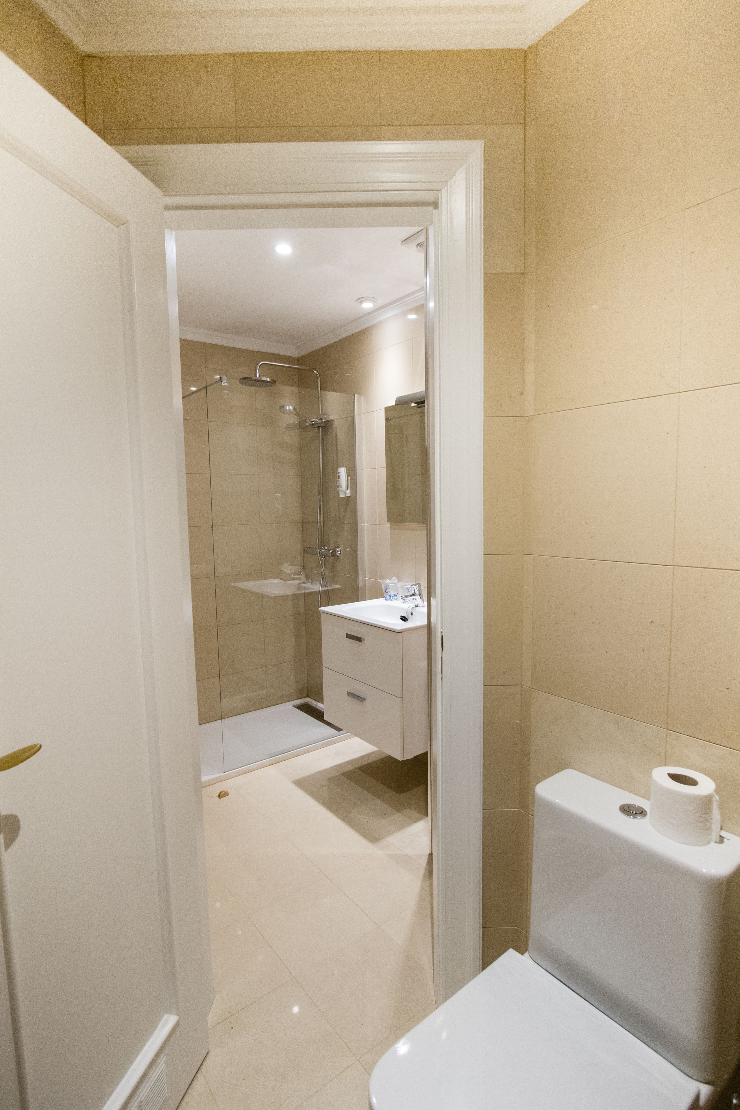 double room, sea view | bathroom | shower, free toiletries, hair dryer, towels
