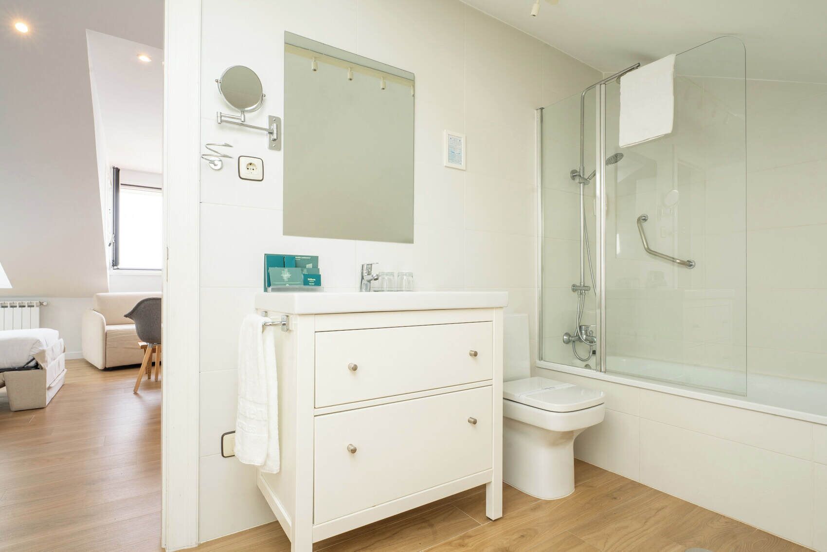 Family Room, Sea View | Bathroom | Shower, free toiletries, hair dryer, towels