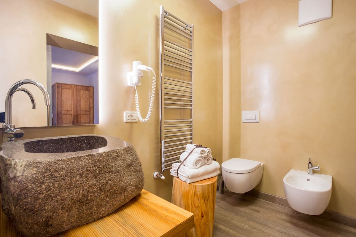 in-room safe, free wifi