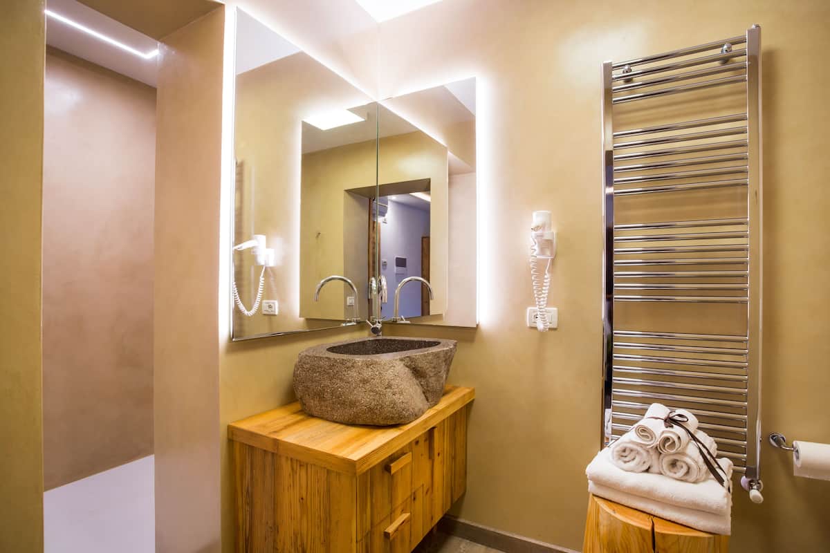 in-room safe, free wifi