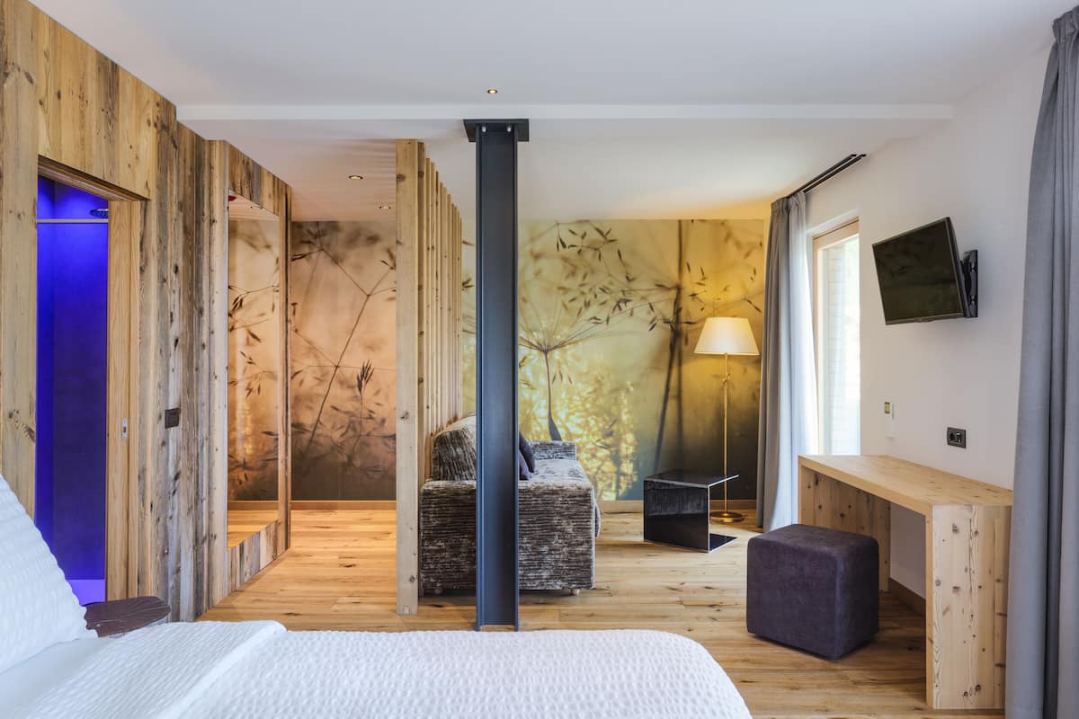 superior double room | in-room safe, free wifi