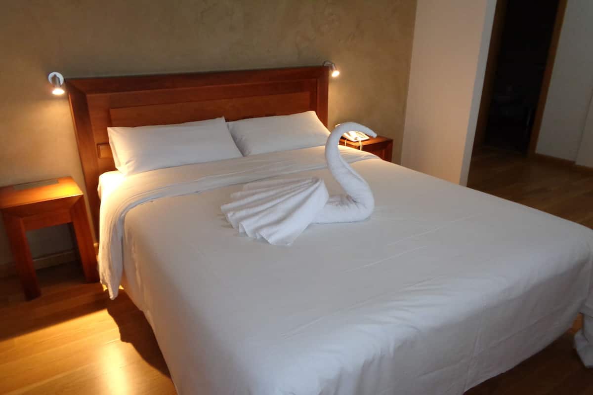 Double or Twin Room | Premium bedding, in-room safe, desk, blackout drapes