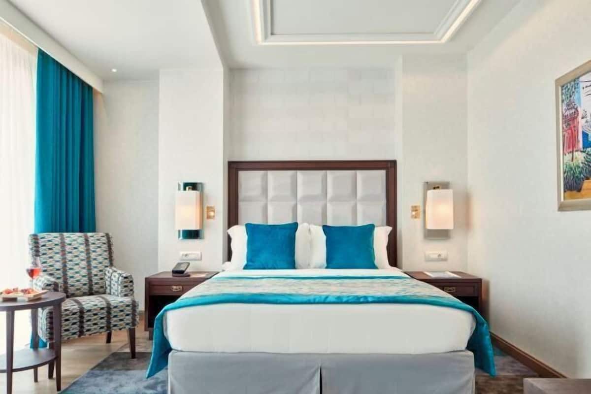 1 bedroom, premium bedding, minibar, in-room safe
