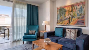 Suite, balcón | Ropa de cama de alta calidad y minibar