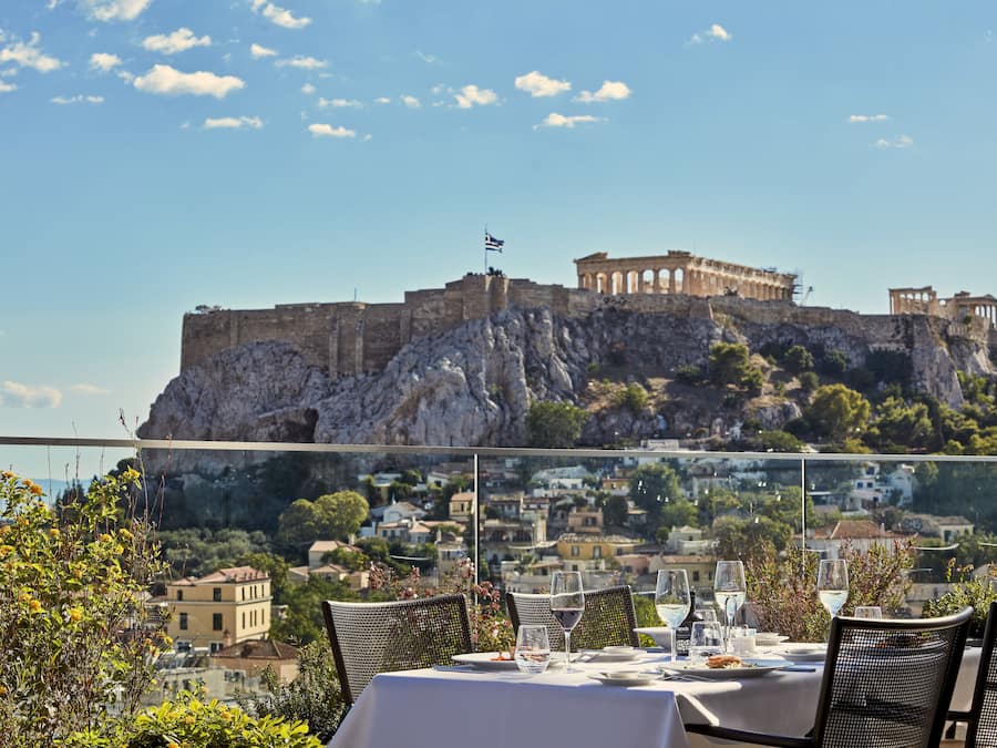 2 restaurants, serveren ontbijt, lunch, diner, internationale gerechten