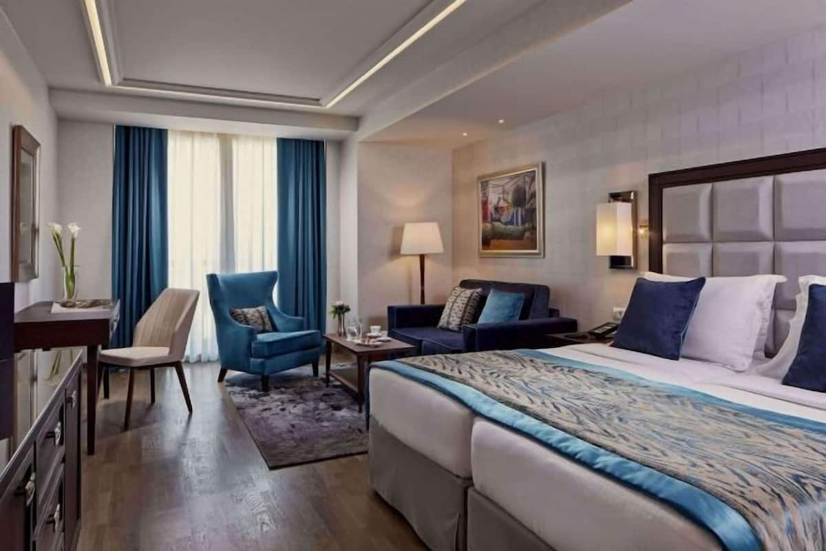 1 bedroom, premium bedding, minibar, in-room safe