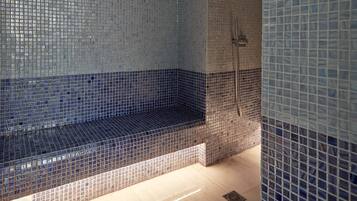 Sauna, Turkish bath/hammam, massage/treatment rooms