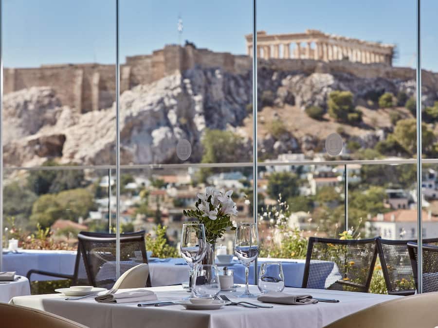 2 restaurants, serveren ontbijt, lunch, diner, internationale gerechten