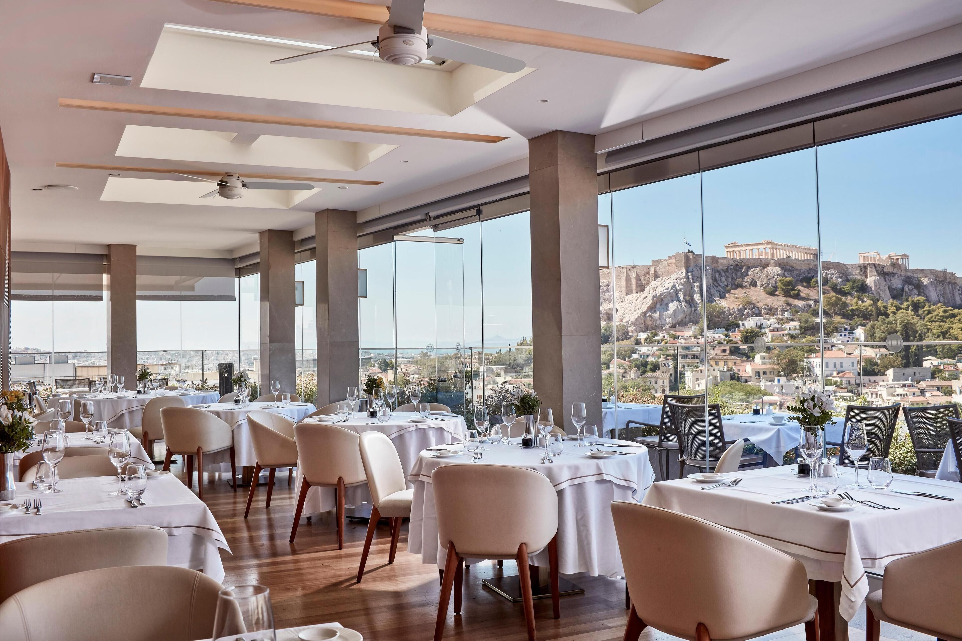 2 restoran, melayani sarapan, makan siang; sajian masakan internasional