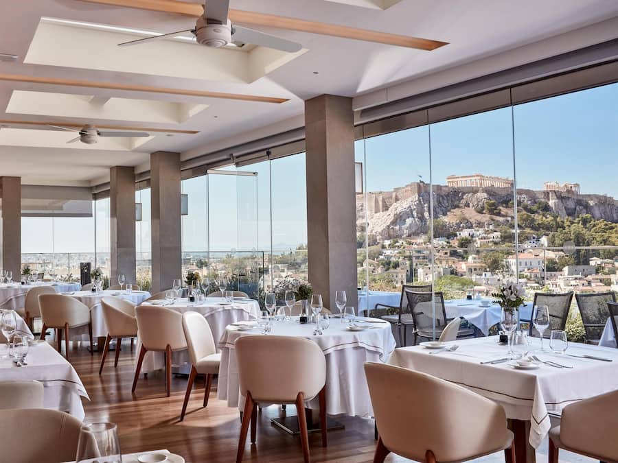 2 restaurants; breakfast, lunch and dinner served