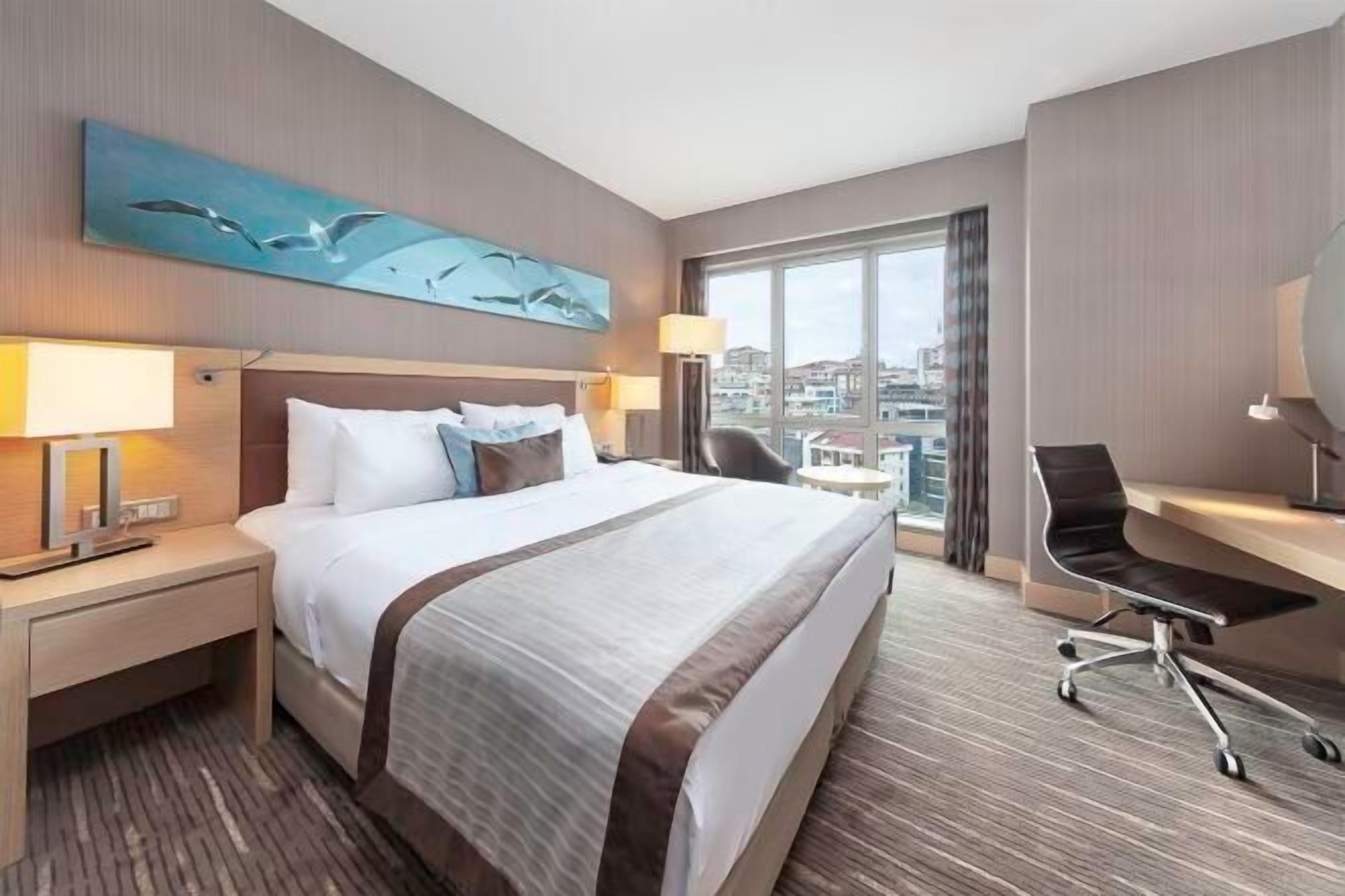 1 soverom, safe på rommet, skrivebord og lydisolert