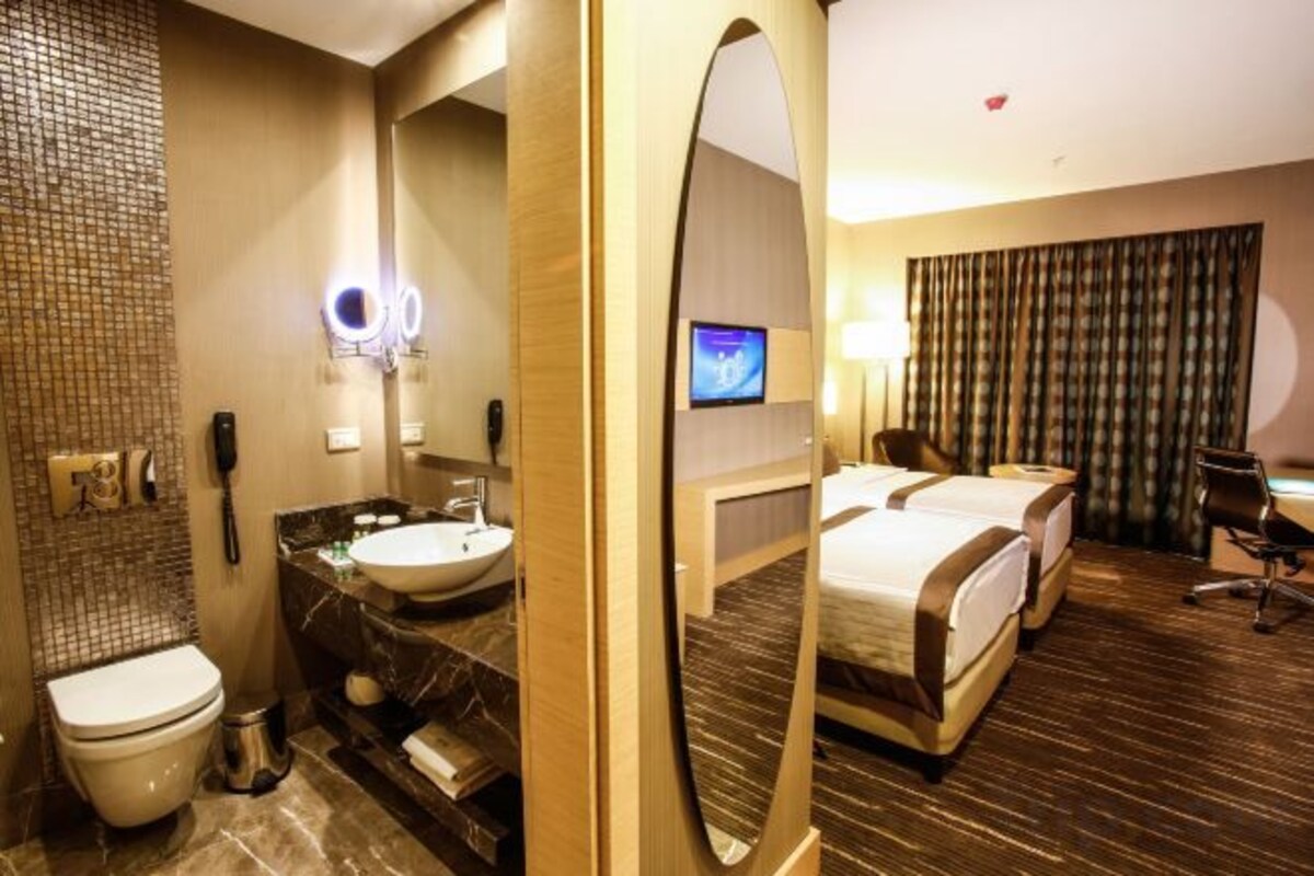 1 bedroom, in-room safe, desk, soundproofing