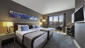 Habitación superior, 1 habitación, vista a la ciudad | 1 habitación, caja de seguridad en la habitación y escritorio