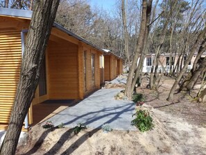 Comfort chalet, 1 slaapkamer, keuken, aan tuin | Terras