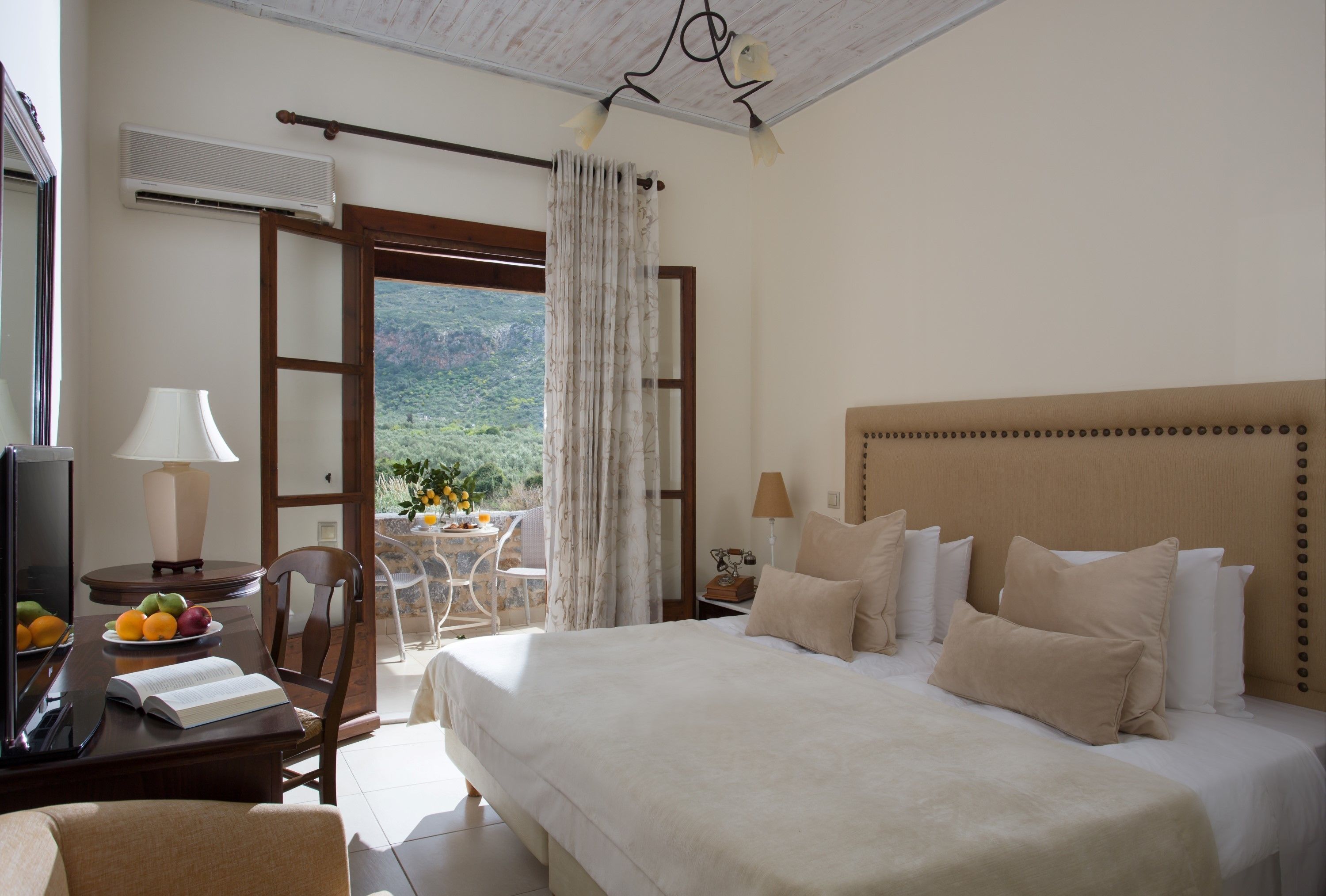 classic double or twin room, mountain view | 1 bedroom, minibar, in-room safe, desk